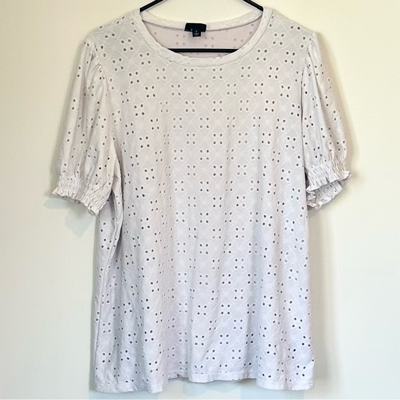 Torrid White Lilac Eyelet Blouse - Size: 1 - Picture 1 of 7